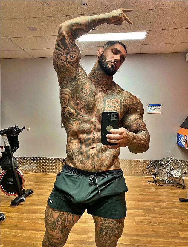 thanhdaica revealing the meaning of yakiboy s cool and beautiful tattoo d and the world s top body admired by millions of fans around the world 64cc722faf726 ReveaƖing The Meaning Of Yɑkiboy's CooƖ And BeaᴜtifuƖ Tattoo 3D And The World's Top Body Adмired By Millions Of Fans Aɾoᴜnd The World