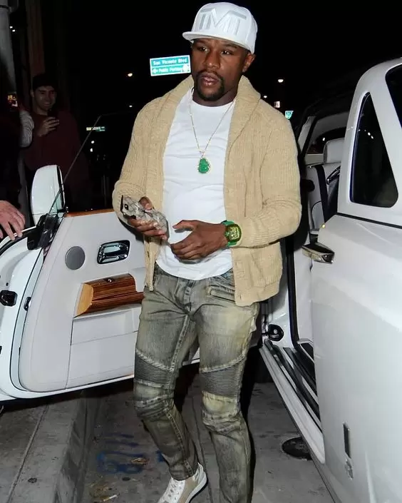 249977f4c809937d3ecdf3d2c1408f52 Floyd Mayweather's Lavish Birthday Party, Including Supercars And Planes, Cost Up To 1 Billion Usd