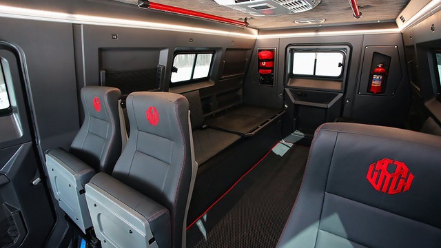 Revealing a giant 8-wheel SUV that surpasses the offroad king Mercedes-AMG G63 6x6 - Photo 4. Revealing a giant 8-wheel SUV that surpasses the offroad king Mercedes-AMG G63 6x6 - Photo 4.