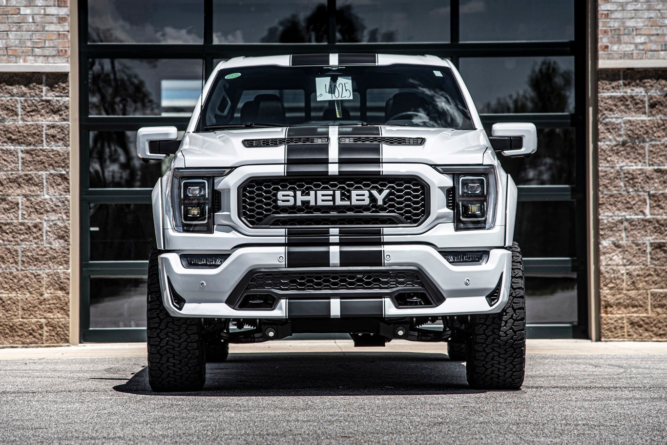 Shelby launches super pickup Ford F-150 100th anniversary edition - photo 3