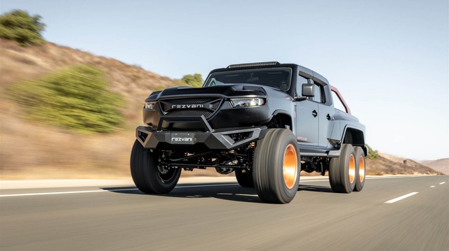 The world's most powerful 6-wheeled super pickup Rezvani Hercules 6x6 officially launched: 365,000 USD, 1,300 horsepower