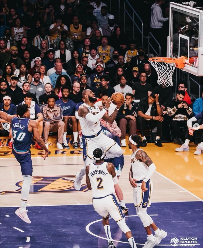 cuongnho lebron james warns lakers to ignore outside noise after latest loss stadium 651013d1a3ccd LeBron James warns Lakers to ignore ‘outside noise’ after latest loss Stadium