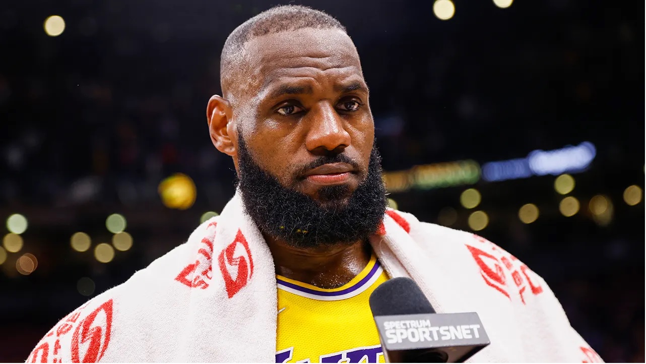 cuongnho lebron james warns lakers to ignore outside noise after latest loss stadium 651013d1e1126 LeBron James warns Lakers to ignore ‘outside noise’ after latest loss Stadium