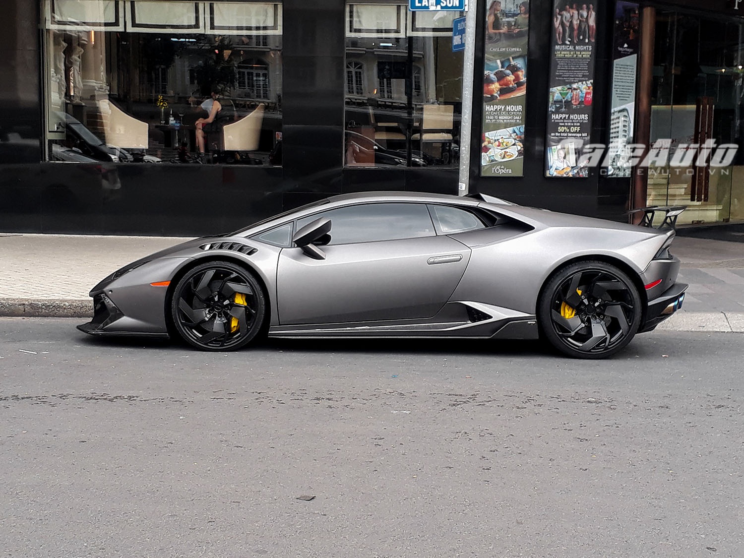 bao drake gave a surprise lamborghini aventador supercar to kanye west to congratulate him on becoming director of louis vuitton 653b67fde82a5 Drake Gave A Surprise Lamborghini Aventador Supercar To Kanye West To Congratulate Him On Becoming Director Of Louis Vuitton