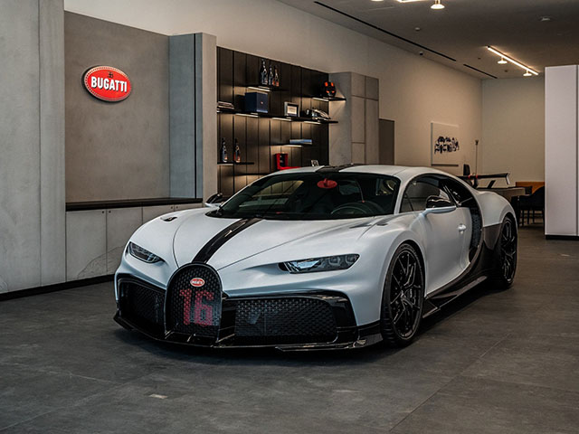 bao drake s easter surprise makes kylie jenner s dream come true with rare bugatti chiron pur supercar 653a411f74413 Drake's Easter Surpr ise Makes Kylie Jenner's Dream Come True With Rare Bugatti Chiron Pur Supercar