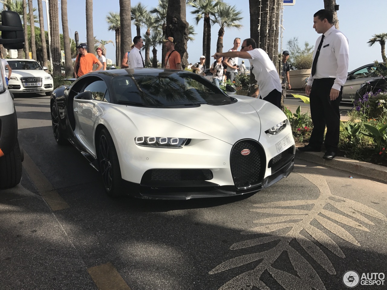 bao drake s easter surprise makes kylie jenner s dream come true with rare bugatti chiron pur supercar 653a412522d2e Drake's Easter Surprise Makes Kylie Jenner's Dream Come True With Rare Bugatti Chiron Pur Supercar