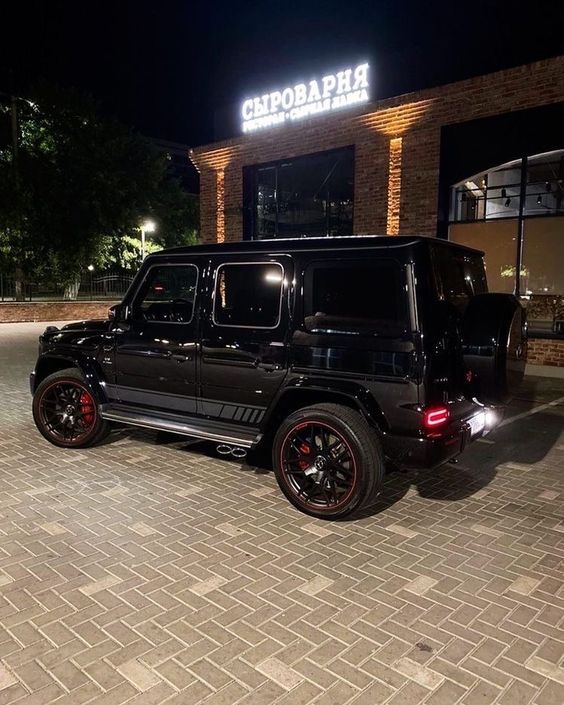 bao drake surprised millions of people when he gave a male fan a mercedes amg g because his girlfriend broke up with him 6526c6ed27152 Drake Surprised Millions Of People When He Gave A Male Fan A Mercedes Amg G63 Because His Girlfriend Broke Up With Him.