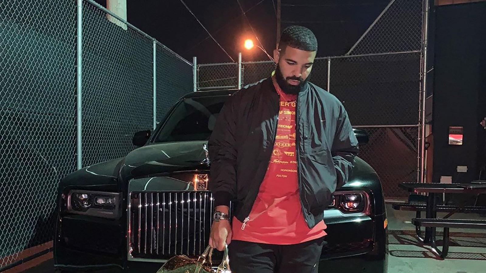 bao drake surprised the world by giving mike tyson his rolls royce cullinan when hiring him as his bodyguard and co star in his upcoming mv 65352e885eaa9 Drake Surprised The World By Giving Mike Tyson His Rolls-royce Cullinan When Hiring Him As His Bodyguard And Co-star In His Upcoming Mv.