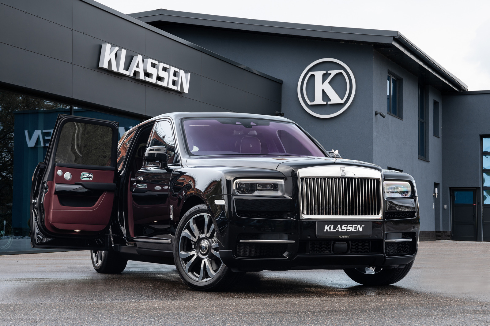 bao drake surprised the world by giving mike tyson his rolls royce cullinan when hiring him as his bodyguard and co star in his upcoming mv 65352e8c3d74a Drake Surprised The World By Giving Mike Tyson His Rolls-royce Cullinan When Hiring Him As His Bodyguard And Co-star In His Upcoming Mv.