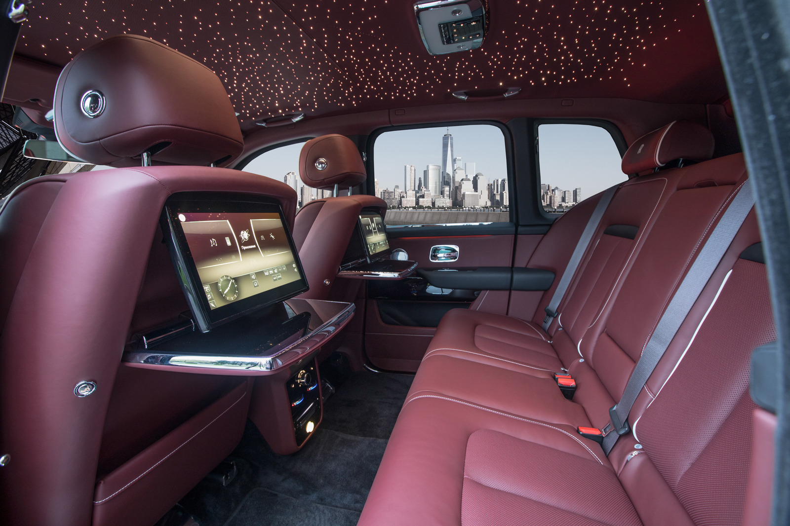 bao drake surprised the world by giving mike tyson his rolls royce cullinan when hiring him as his bodyguard and co star in his upcoming mv 65352e94e1d91 Drake Surprised The World By Giving Mike Tyson His Rolls-royce Cullinan When Hiring Him As His Bodyguard And Co-star In His Upcoming Mv.