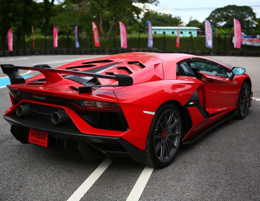 bao drake surprised the world when he successfully proposed to taylor swift with a lamborghini aventador svj filled with teddy bears for her 653540156f2af Drake Surprised The World When He Successfully Proposed To Taylor Swift With A Lamborghini Aventador Svj Filled With Teddy Bears For Her.