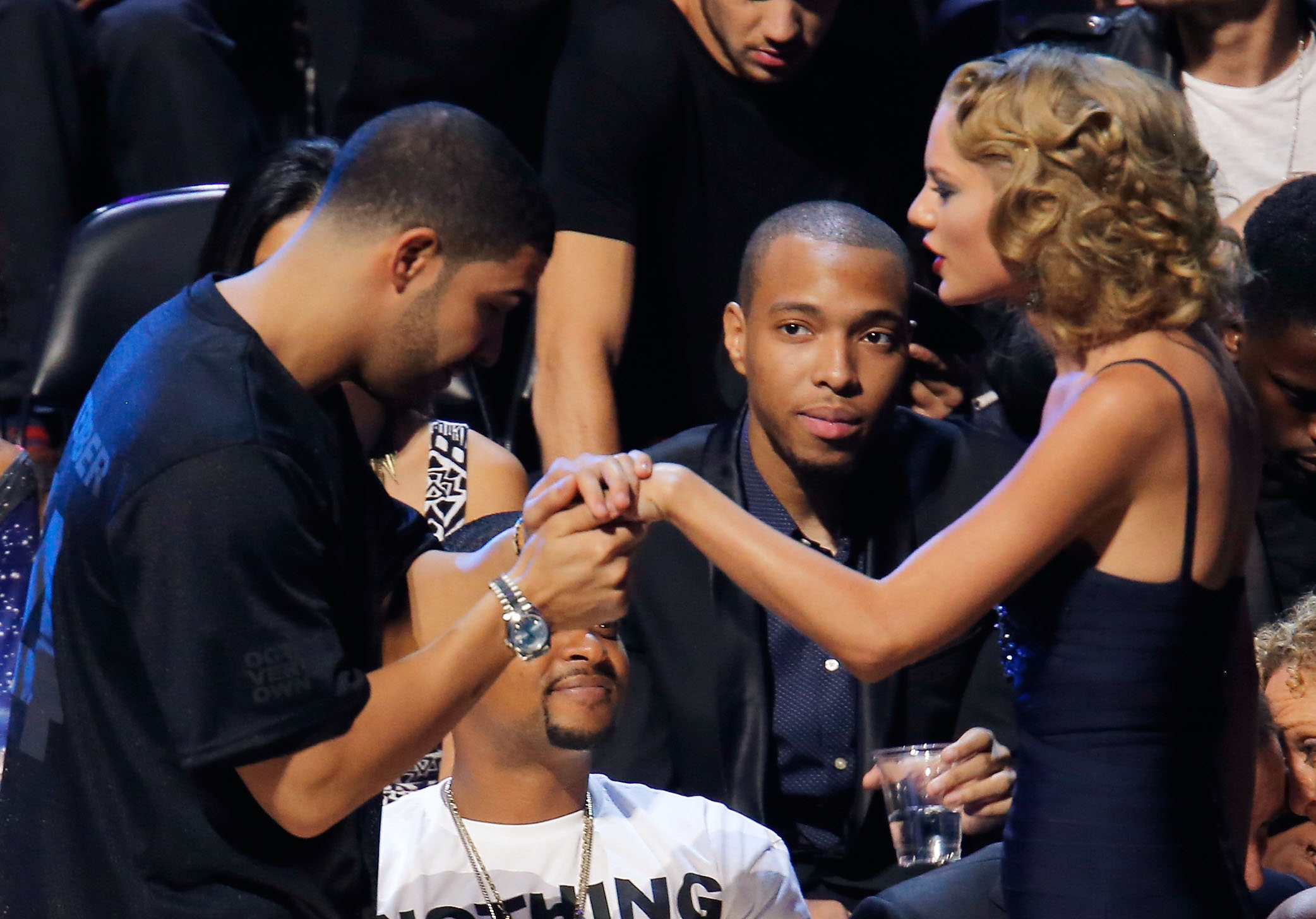 bao drake surprised the world when he successfully proposed to taylor swift with a lamborghini aventador svj filled with teddy bears for her 6535401ab12be Drake Surprised The World When He Successfully Proposed To Taylor Swift With A Lamborghini Aventador Svj Filled With Teddy Bears For Her.