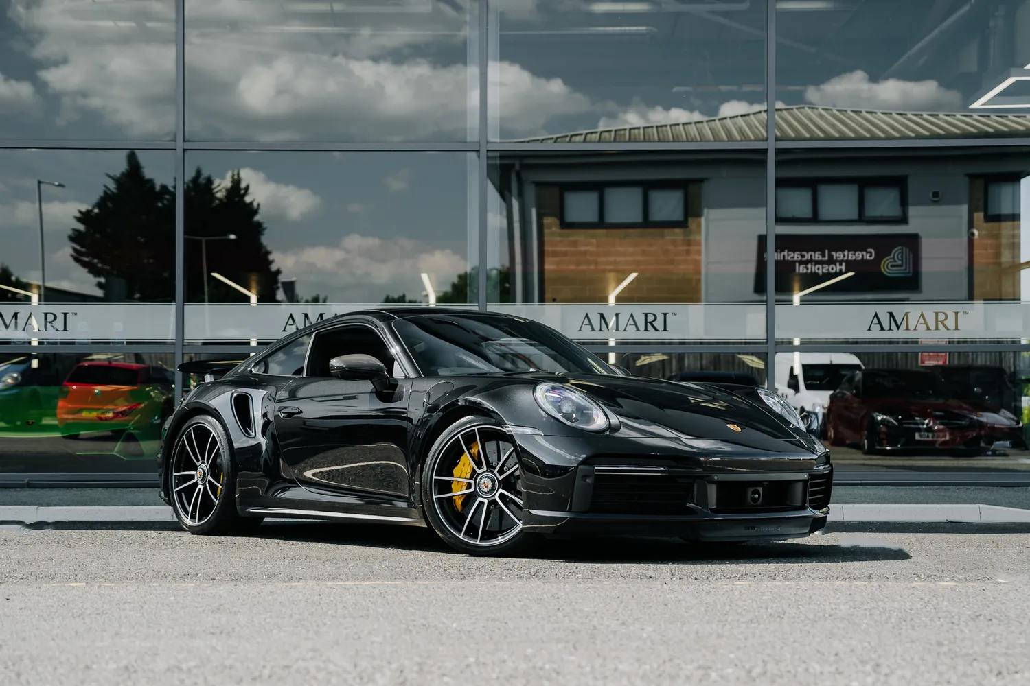 bao john wick surprised the whole world when he gave his colleague a porsche and made his dream come true at his wedding 652c342b8446a John Wick Surprised The Whole World When He Gave His Colleague A Porsche 911 And Made His Dream Come True At His Wedding.