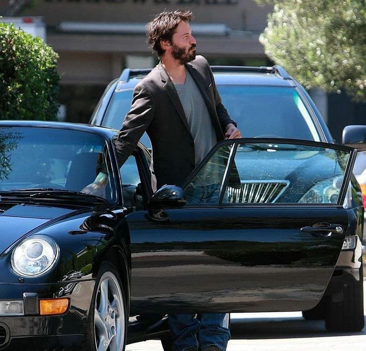 bao john wick sorprendió al mundo entero cuando le regaló a su colega un Porsche e hizo realidad su sueño en su boda 652c342cf1c0a John Wick sorprendió al mundo entero cuando le regaló a su colega un Porsche 911 e hizo realidad su sueño en su boda.