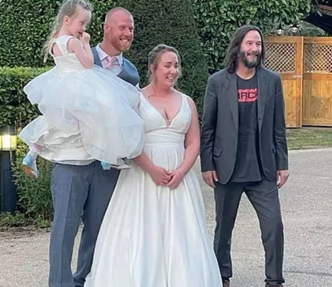 bao john wick sorprendió al mundo entero cuando le regaló a su colega un Porsche e hizo realidad su sueño en su boda 652c34328570e John Wick sorprendió al mundo entero cuando le regaló a su colega un Porsche 911 e hizo realidad su sueño en su boda.