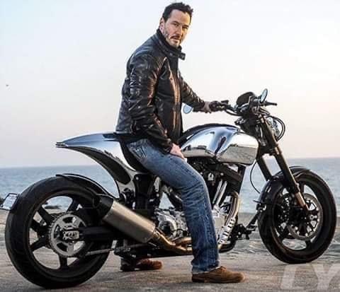 bao keanu reeves se sintió avergonzado porque ganó mucho dinero decidió donar la mayor parte de sus ingresos subastando su auto para donarlo a organizaciones benéficas y hacer realidad los sueños de las personas necesitadas 65269e2619164 Keanu Reeves se sintió avergonzado porque ganó mucho dinero, Decidió donar la mayor parte de sus ingresos subastando su automóvil para donarlo a organizaciones benéficas y hacer realidad los sueños de las personas necesitadas.