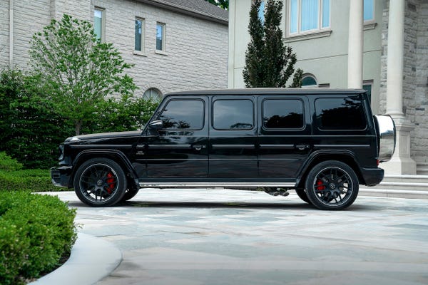 bao justin bieber surprised everyone when he gave his mother a mercedes amg g wagen limo for her birthday and made her dream come true 653931179b141 Justin Bieber Surprised Everyone When He Gave His Mother A Mercedes-amg G-wagen Limo For Her Birthday And Made Her Dream Come True.