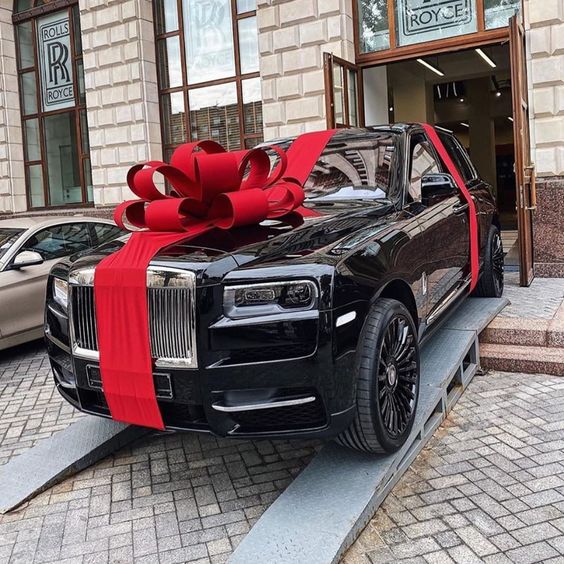 bao kanye west surprised the whole world when he suddenly gave his best friend travis scott a rolls royce cullinan supercar as a thank you for helping him overcome recent difficulties 65281e0ea7929 Kanye West Surprised The Whole World When He Suddenly Gave His Best Friend Travis Scott A Rolls-royce Cullinan Supercar As A Thank You For Helping Him Overcome Recent Difficulties.