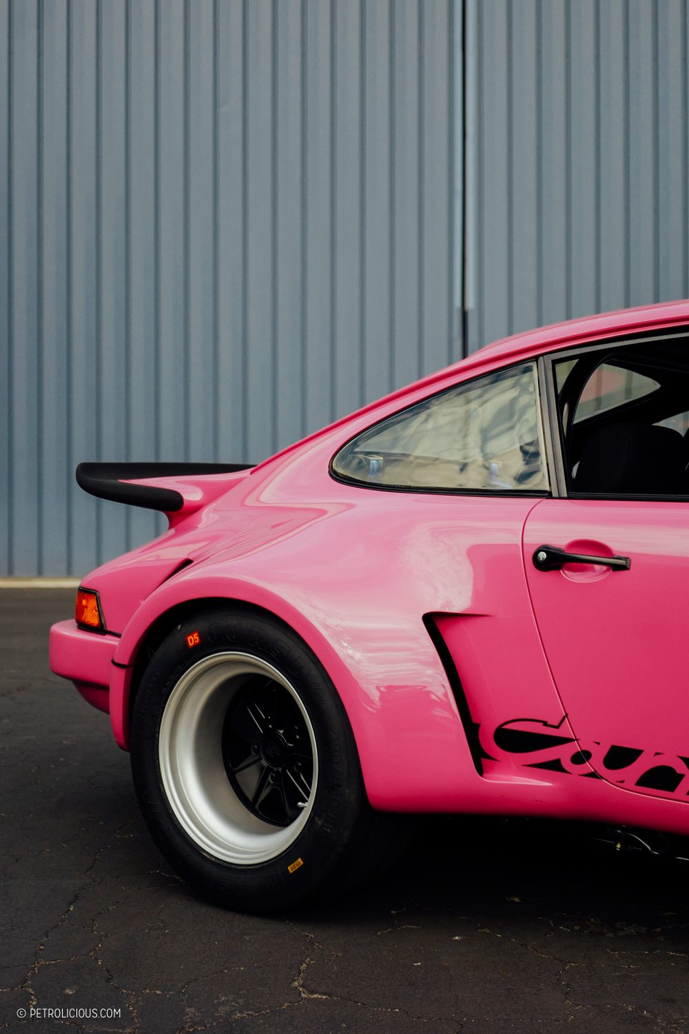 bao lakiha Spicer recuerda el extraño momento en que Mike Tyson le regaló un Porsche 930 rosa a cambio de su amor 653e3007aab0e Lakiha Spicer recuerda el 'extraño' momento en que Mike Tyson le regaló un Porsche 930 rosa a cambio de su amor.