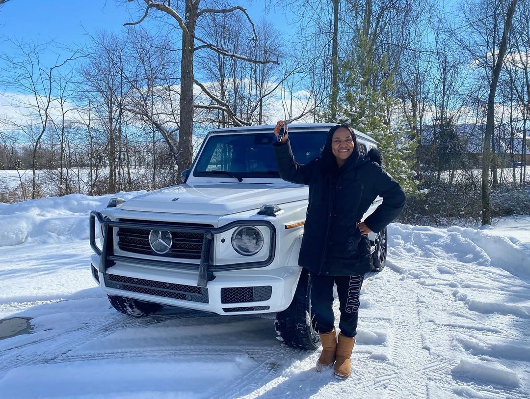 bao lebron james surprised everyone when he gave his mom a super rare mercedes g brabus makes his mom s dreams come true 651d86a5a073a Lebron James Surprised Everyone When He Gave His Mom A Super Rare Mercedes G63 Brabus Makes His Mom's Dreams Come True