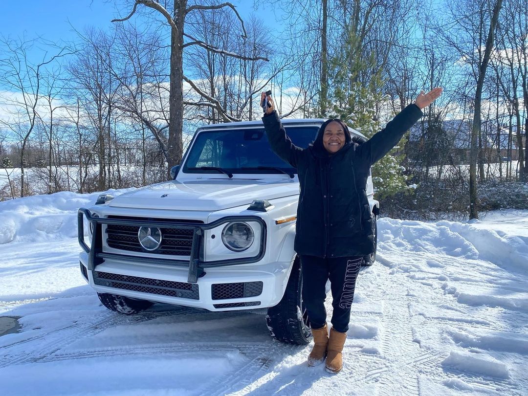 bao lebron james surprised everyone when he gave his mom a super rare mercedes g brabus makes his mom s dreams come true 651d86a7934b5 Lebron James Surprised Everyone When He Gave His Mom A Super Rare Mercedes G63 Brabus Makes His Mom's Dreams Come True