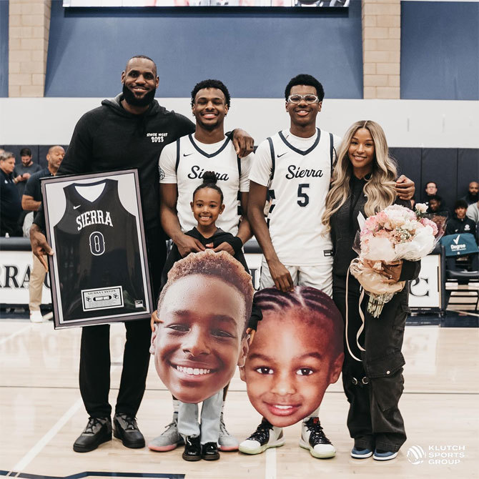 bao lebron james surprised the world when he gave bronny james an audi rs q to congratulate him on his first nba title and his th birthday 6536468f79613 Lebron James Surprised The World When He Gave Bronny James An Audi Rs Q8 To Congratulate Him On His First Nba Title And His 18th Birthday.