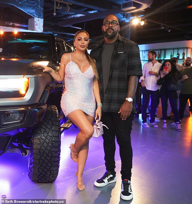 bao michael jordan accepted the past and gave his son a brand new hummer ev to congratulate him on his successful proposal to his girlfriend 65407b55677b5 Michael Jordan Accepted The Past And Gave His Son A Brand-new Hummer Ev To Congratulate Him On His Successful Proposal To His Girlfriend.