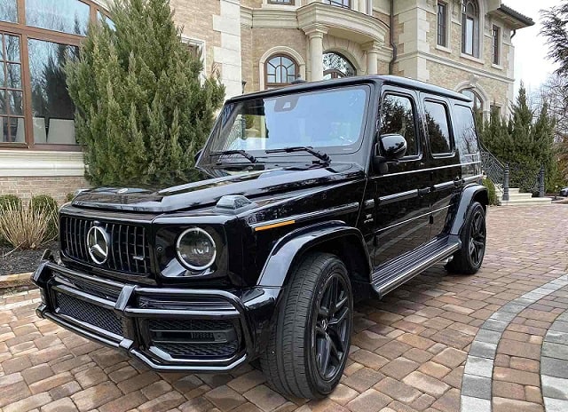 bao michael jordan surprised everyone when cr gave him a brabus g supercar on his summer vacation and on his st birthday 652bfdd1d4609 Michael Jordan Surprised Everyone When Cr7 Gave Him A Brabus G63 Supercar On His Summer Vacation And On His 61st Birthday.