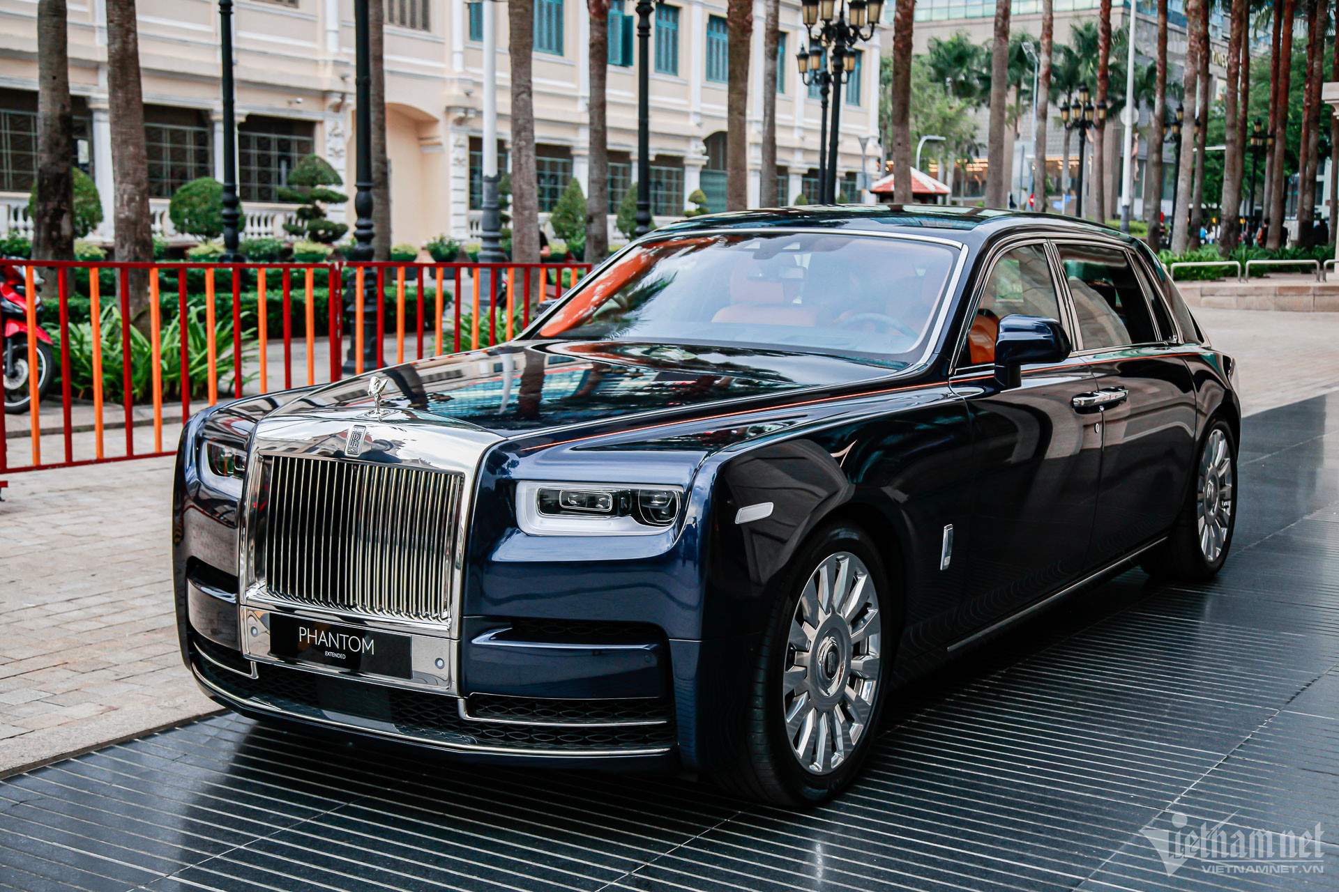 bao mike tyson surprised everyone when he gave his son a roll royce cullinan on his st birthday and made his son s dream come true 652bf817394fc Mike Tyson Surprised Everyone When He Gave His Son A Roll Royce Cullinan On His 21st Birthday And Made His Son's Dream Come True.