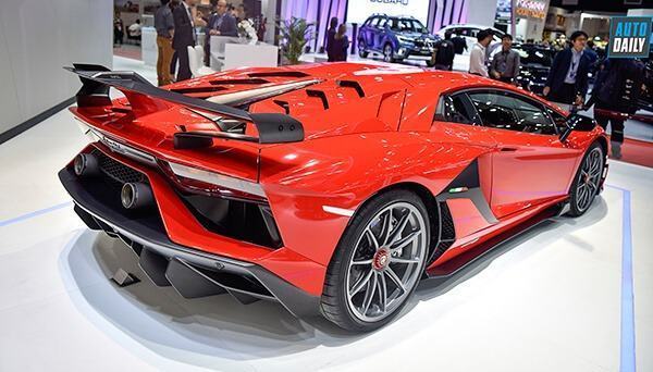 bao mike tyson surprised the world when he gave justin bieber a lamborghini aventador svj to congratulate him on having his first son 653a759db24e2 Mike Tyson Surprised The World When He Gave Justin Bieber A Lamborghini Aventador Svj To Congratulate Him On Having His First Son.