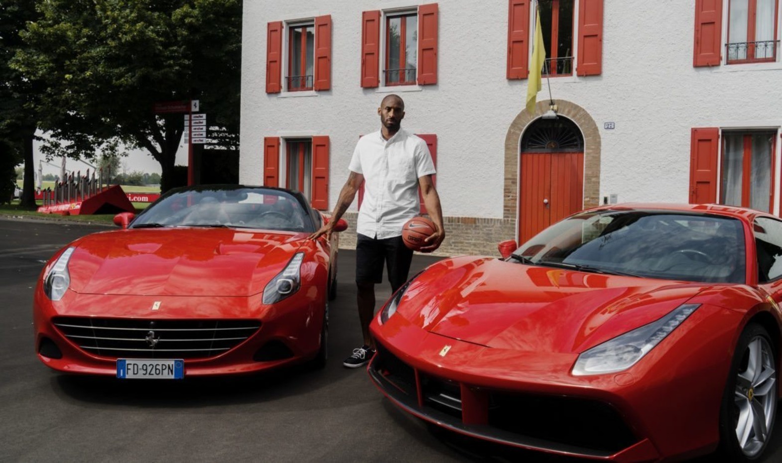 bao to demonstrate his respect for his idol lebron james surprised the world by gifting a ferrari f supercar to michael jordan on his th birthday 65411e5c77bfd To Demonstrate His Respect For His Idol, Lebron James Surprised The World By Gifting A Ferrari F430 Supercar To Michael Jordan On His 60th Birthday.