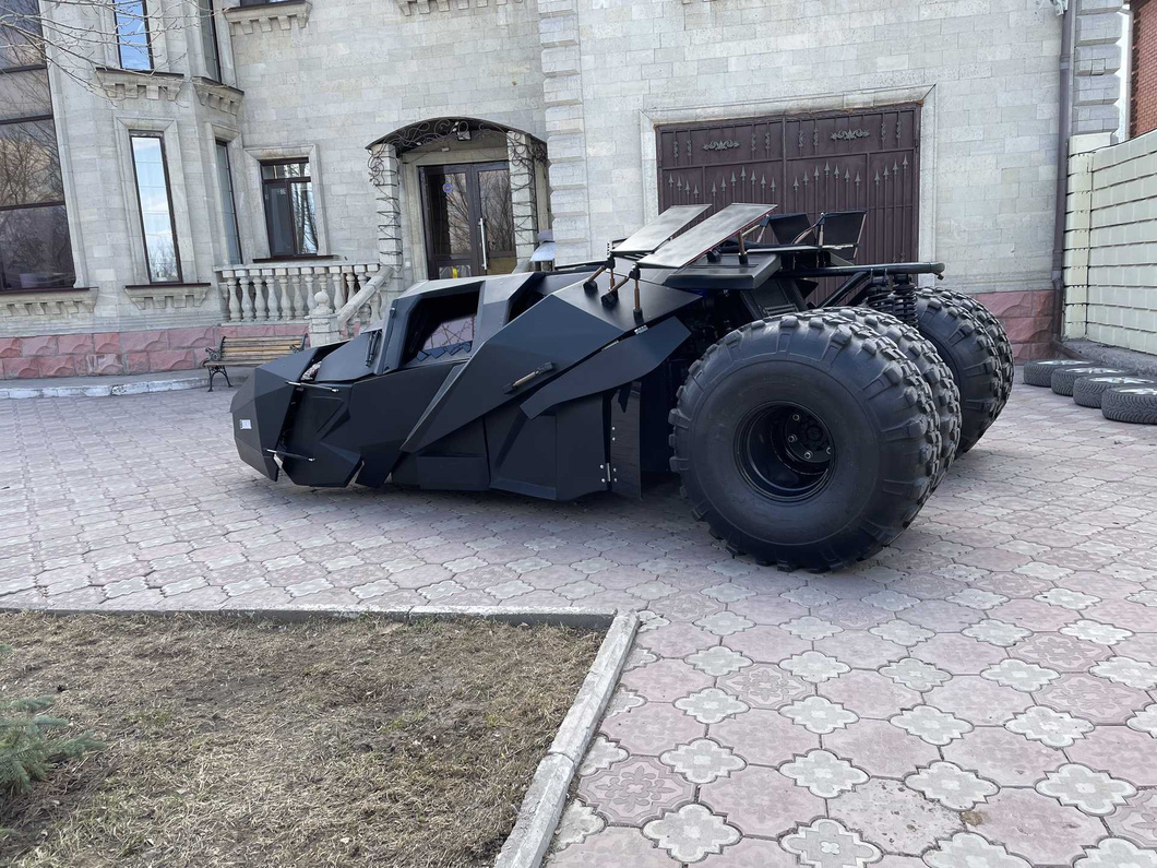 bao to please his children kanye west surprised everyone by buying a super rare batmobile for his children on halloween 652d389479142 To Please His Children, Kanye West Surprised Everyone By Buying A Super Rare Batmobile For His Children On Halloween 2023.