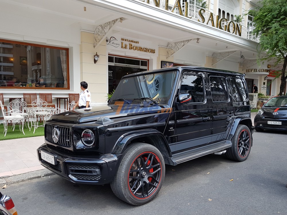 bao will smith surprised the whole world when he silently gave michael jordan a mercedes amg g as a thank you for agreeing to appear in his new film project 6530fb529a1e7 Will Smith Surprised The Whole World When He Silently Gave Michael Jordan A Mercedes Amg G63 As A Thank You For Agreeing To Appear In His New Film Project.