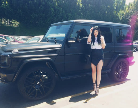 c89fc678 9091 40d1 8789 fa51694088bc KylieJenner1 Instagram What Few People Know Is That Drake Surprised The Whole World When He Gave Kylie Jenner A Mercedes-amg G63 Car Filled With Roses To Express His Love For Her.