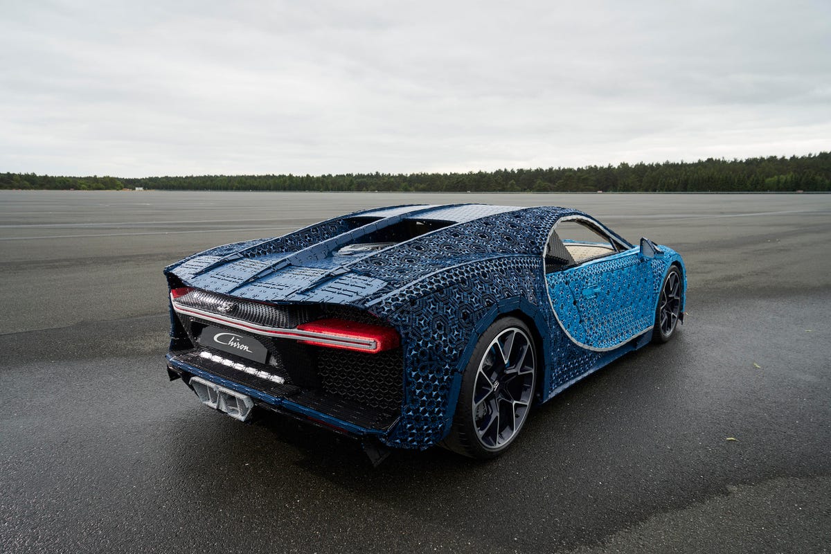 lamtac bugatti shows its class by using more than a million lego pieces to create a working bugatti chiron that can accelerate to mph 6540af6daff52 Bugatti Shows Its Class By Using More Than A Million Lego Pieces To Create A Working Bugatti Chiron That Can Accelerate To 12 Mph