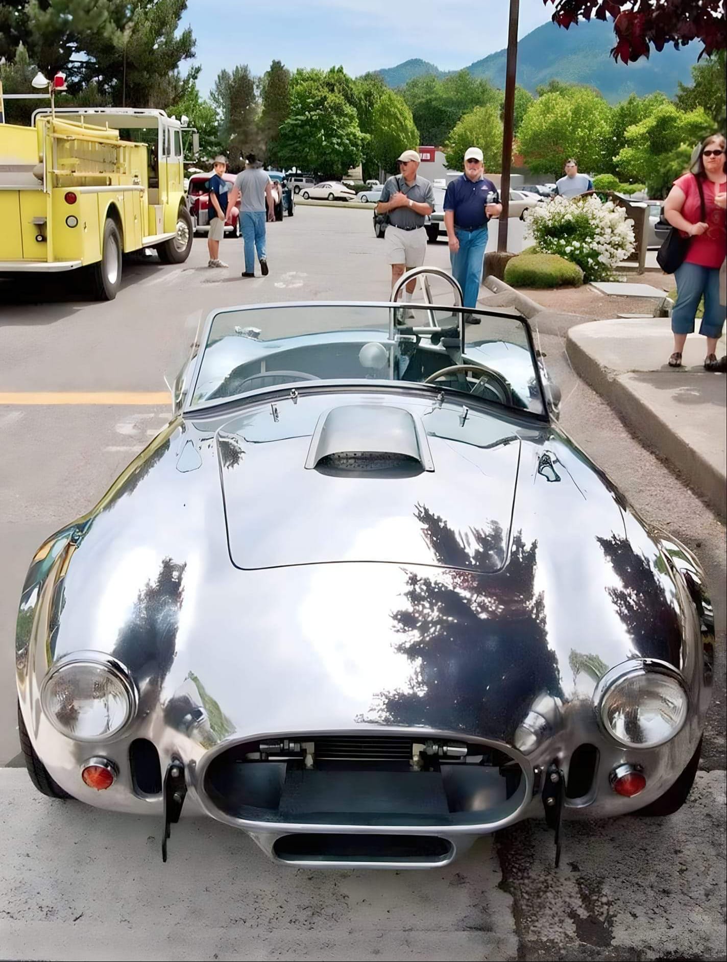 lamtac discover the charming elegance of the shelby cobra roadster with its entire exterior silver plated 652d560c15dc0 Discover The Charming Elegance Of The 1967 Shelby Cobra 427 Roadster With Its Entire Exterior Silver-Plated