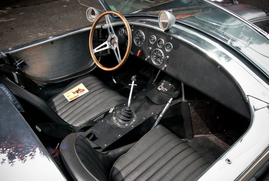 lamtac discover the charming elegance of the shelby cobra roadster with its entire exterior silver plated 652d560f390a9 Discover The Charming Elegance Of The 1967 Shelby Cobra 427 Roadster With Its Entire Exterior Silver-Plated