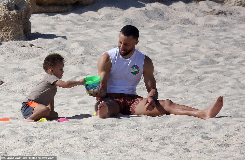 likhoa ayesha curry enjoys a family vacation with husband stephen curry and their three year old son canon in mexico 653665a088713 Ayesha Curry Enjoys A Family Vacation With Husband Stephen Curry And Their Three-year-old Son Canon In Mexico