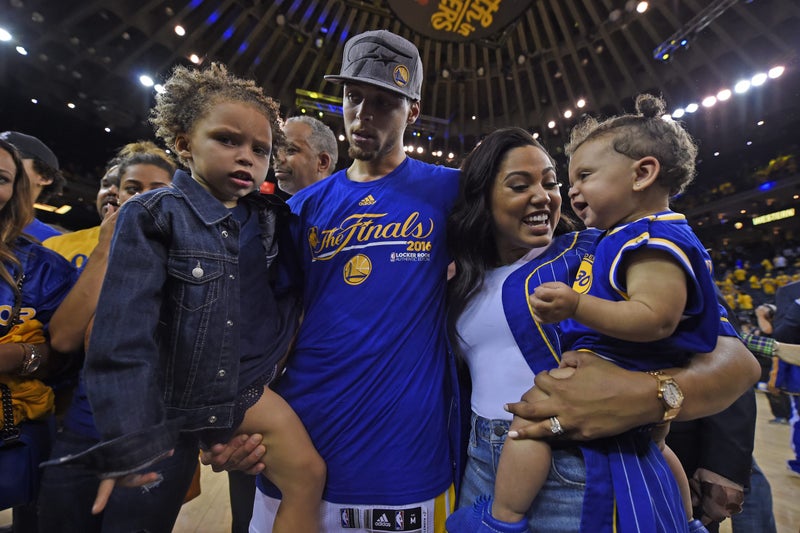 likhoa happy pictures of stephen curry and his family over the years 6527bcee041b7 Happy Pictures Of Stephen Curry And His Family Over The Years