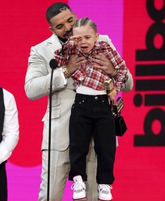 likhoa drake brought out his son while being honored at the bbmas and it was so precious 652541e19eacc Drake Brought Out His Son While Being Honored At The Bbmas, And It Was So Precious