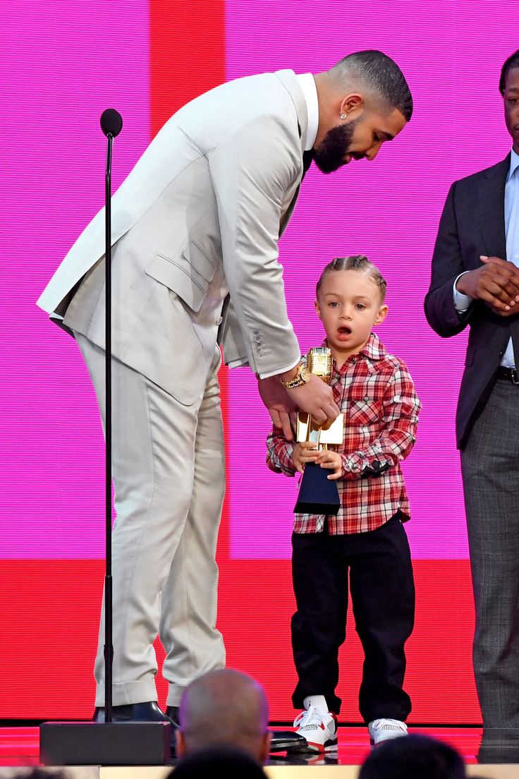 likhoa drake brought out his son while being honored at the bbmas and it was so precious 652541e2c9fdb Drake Brought Out His Son While Being Honored At The Bbmas, And It Was So Precious