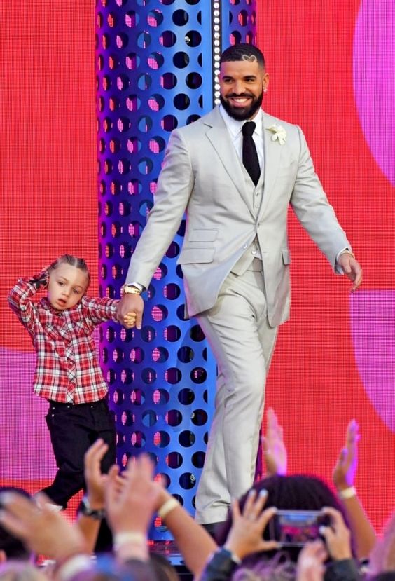 likhoa drake brought out his son while being honored at the bbmas and it was so precious 652541e44dbad Drake Brought Out His Son While Being Honored At The Bbmas, And It Was So Precious