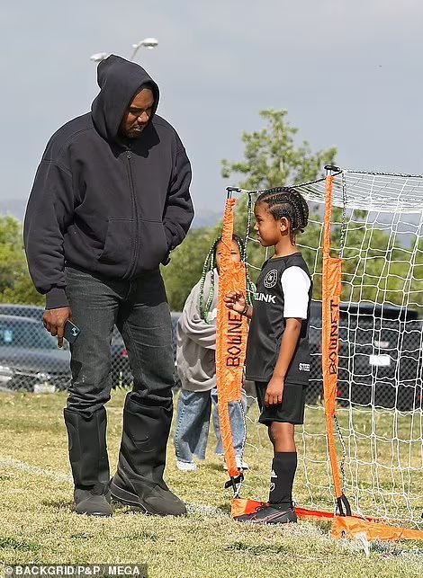 likhoa kim kardashian and her ex husband kanye west took north and chicago to cheer on their son saint west s soccer in calabasas 6535e13b47419 Kim Kardashian And Her Ex-husband Kanye West Took North And Chicago To Cheer On Their Son Saint West's Soccer In Calabasas.