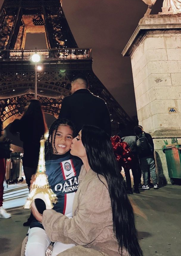 likhoa kim kardashian and her son saint met mbappe and kendall jenner while watching a soccer match in paris 6539e31b22029 Kim Kardashian And Her Son Saint Met Mbappe And Kendall Jenner While Watching A Soccer Match In Paris