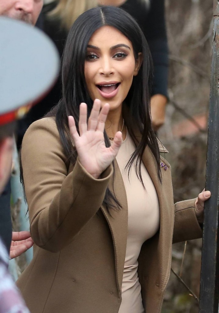 likhoa kim kardashian and khloe took daughter north west to visit their family s hometown in armenia unexpectedly meeting ex husband kanye west 653e8cf8927ef Kim Kardashian And Khloe Took Daughter North West To Visit Their Family's Hometown In Armenia, Unexpectedly Meeting Ex-husband Kanye West