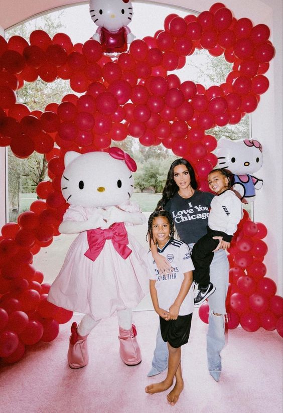 likhoa kim kardashian revealed the cost of decorating chicago west s birthday party in a pink hello kitty style 653f66235e79d Kim Kardashian Revealed The Cost Of Decorating Chicago West's Birthday Party In A Pink Hello Kitty Style