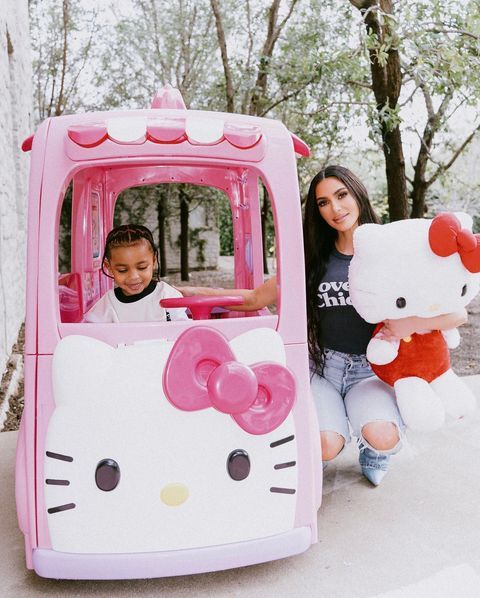 likhoa kim kardashian revealed the cost of decorating chicago west s birthday party in a pink hello kitty style 653f6624b9927 Kim Kardashian Revealed The Cost Of Decorating Chicago West's Birthday Party In A Pink Hello Kitty Style