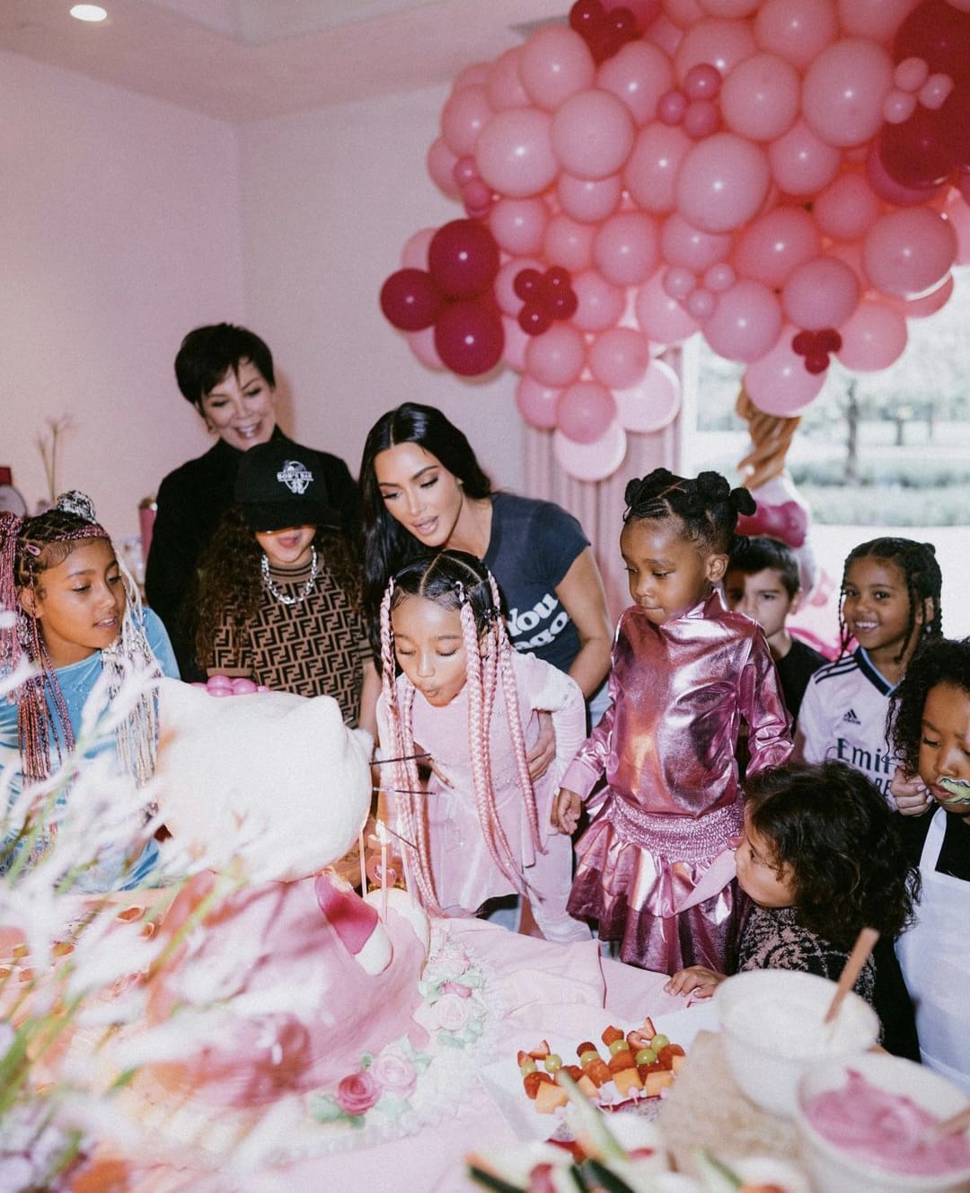 likhoa kim kardashian shared photos of her daughter chicago west s luxurious pink and hello kitty themed birthday party 6532a01e7ee2f Kim Kardashian Shared Photos Of Her Daughter Chicago West's Luxurious Pink And Hello Kitty-themed Birthday Party