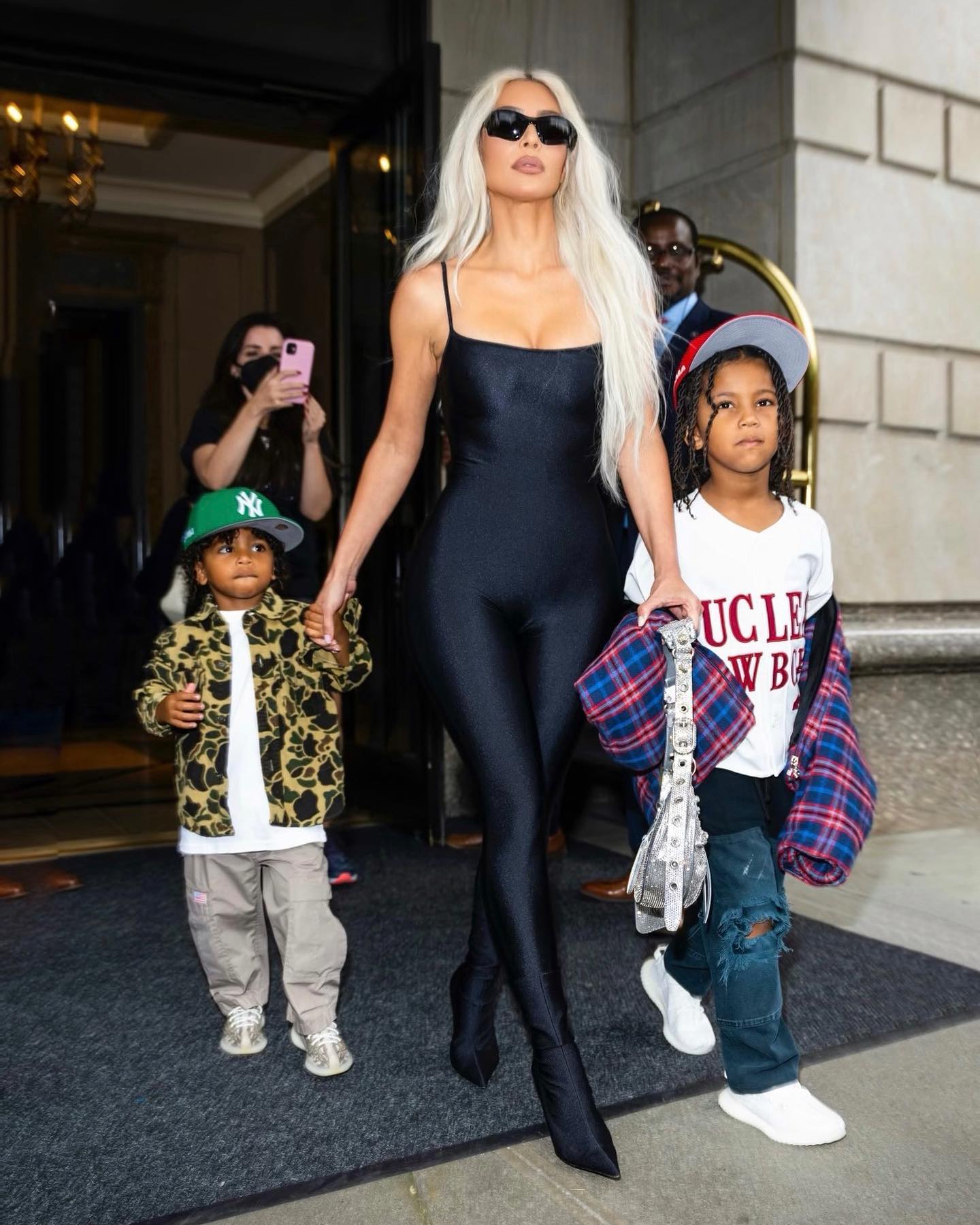 likhoa kim kardashian shares funny and interesting moments with her children at the tonight show starting jimmy 652d1a6f2f23d Kim Kardashian Shares Funny And Interesting Moments With Her Children At "The Tonight Show Starting Jimmy"