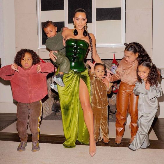 likhoa kim kardashian suddenly shared warm photos with her little angels chicago north and other family members during thanksgiving 653bd0b470545 Kim Kardashian Suddenly Shared Warm Photos With Her Little Angels Chicago, North And Other Family Members During Thanksgiving.